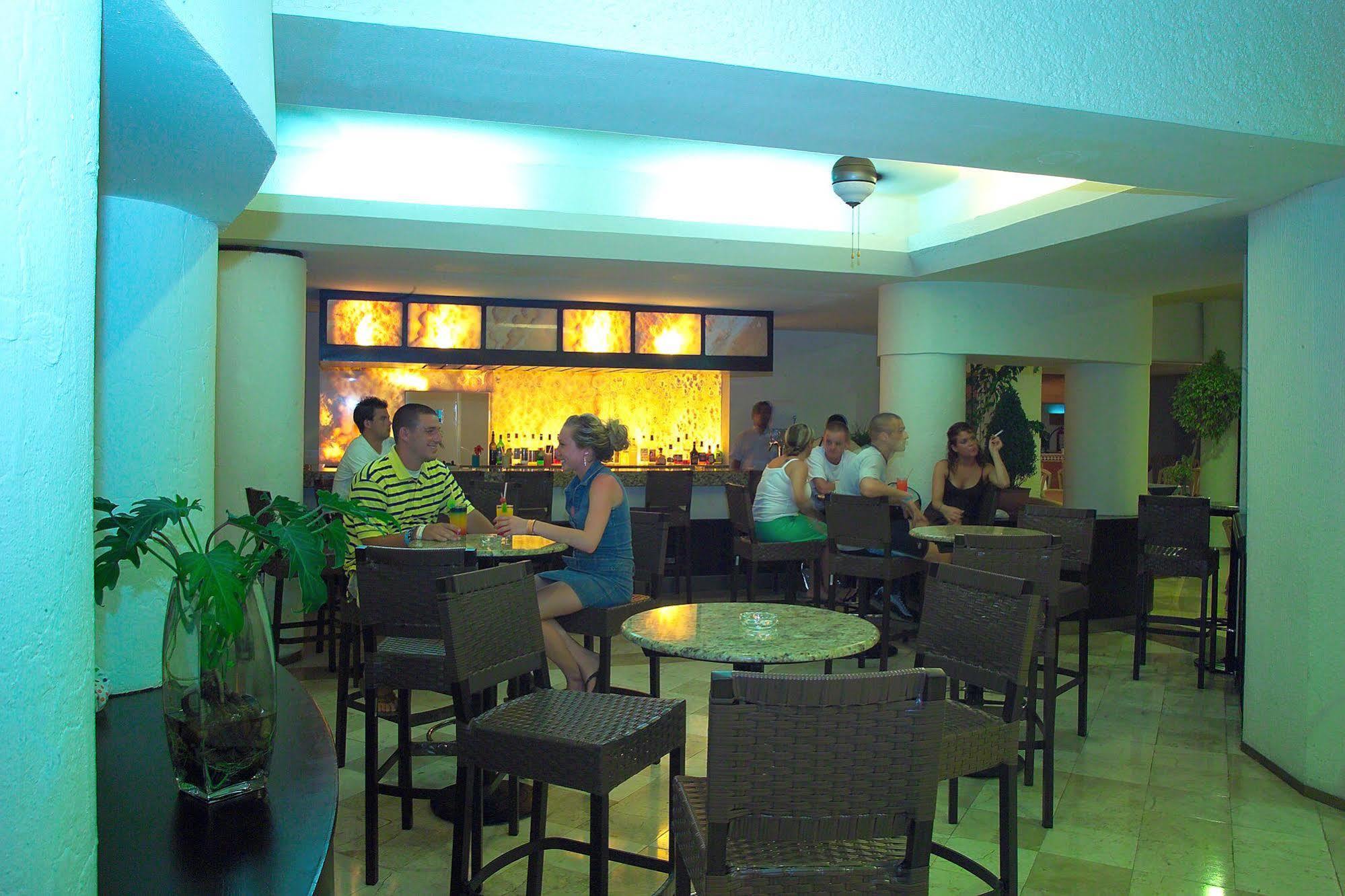 Aquamarina Beach Hotel Cancún Restaurant foto